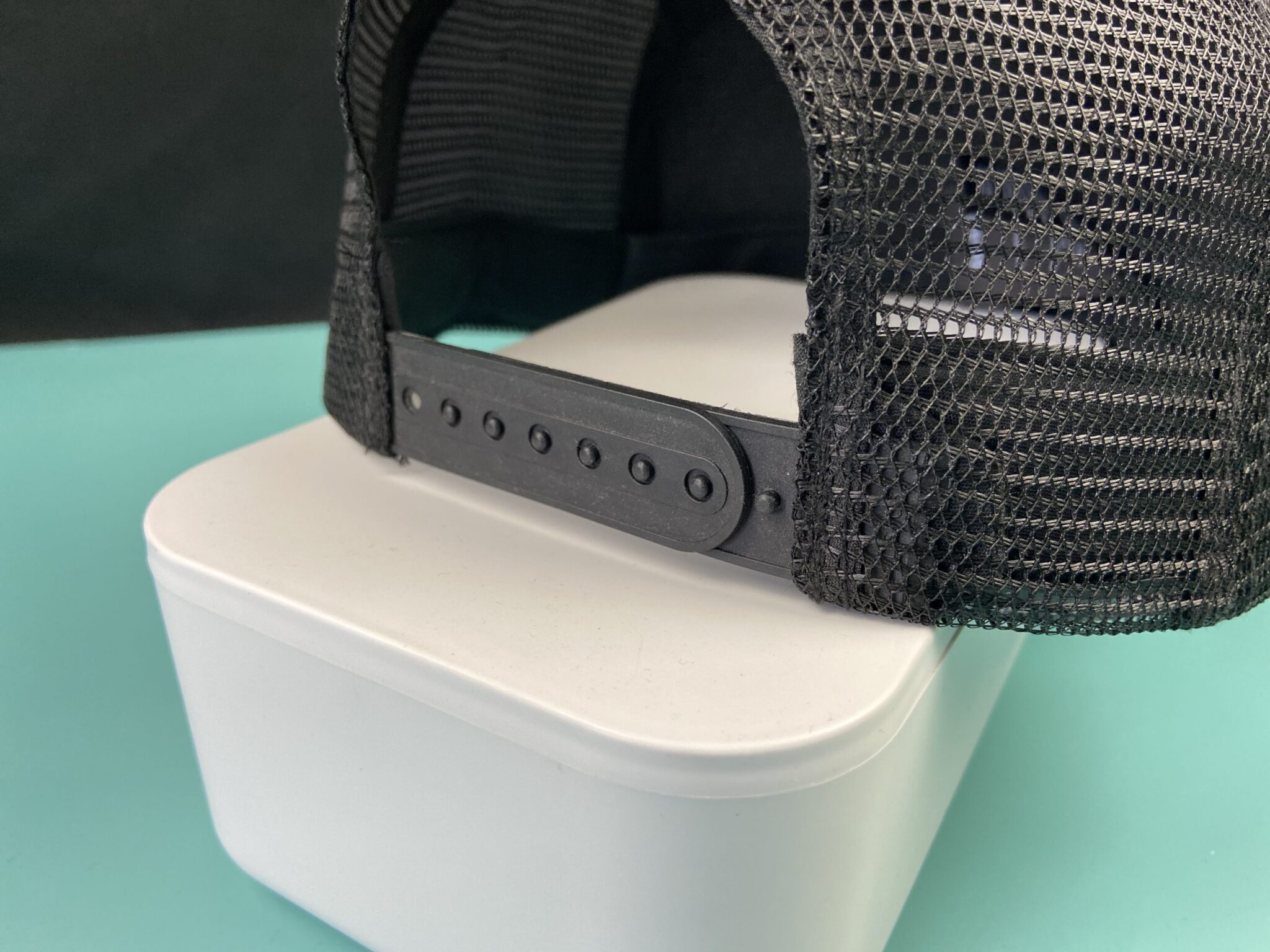 attache plastique scaled
