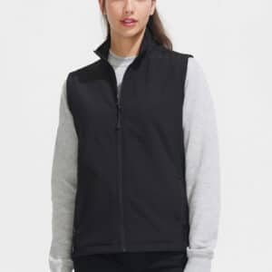 softshell race bw woman