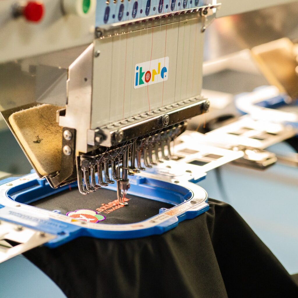 Guide Ultime de la Broderie sur Textile : Des Points Simples aux Créations Élégantes