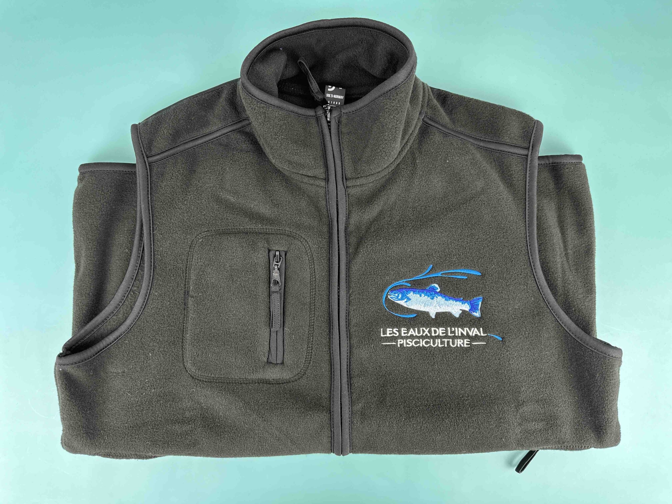 pisciculture des eaux de l'inval. commerces et magasins gilet polaire norway broderie2